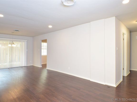 3rd image of 4711 S Fulton Pl