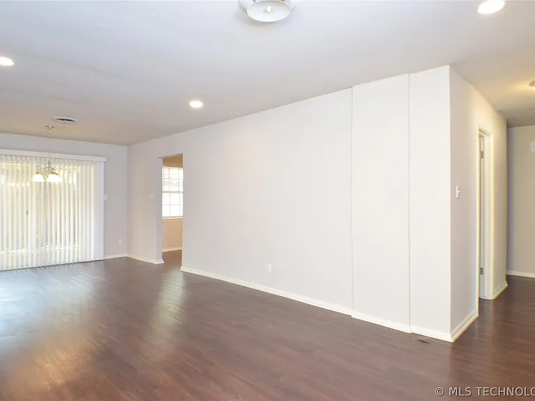 4711 S Fulton Pl — Photo 3