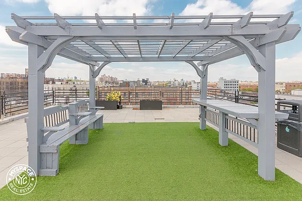 Rented by MySpaceNYC | media 25