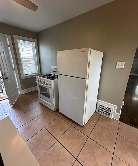 310 W Scott St #A — Photo 23