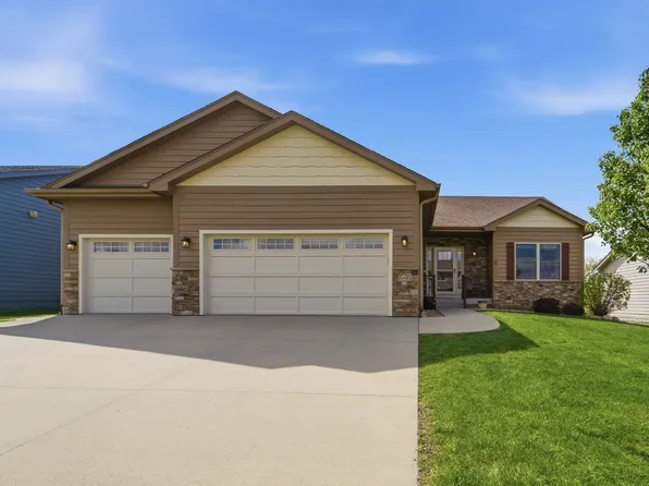 1402 S 7th St, Adel, IA 50003