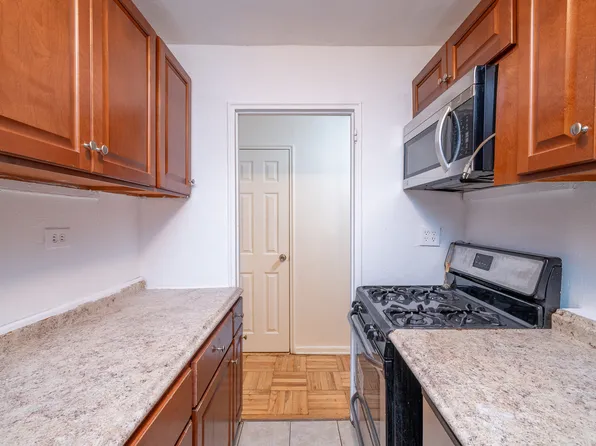 37 Nagle Avenue image 8 of 12