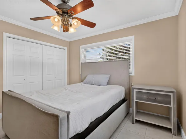 22 Abbey Ln APT 101, Delray Beach, FL 33446