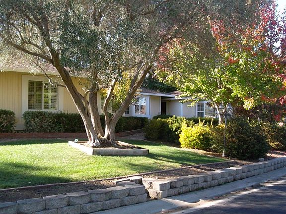 3rd image of 835 Mesa Ct