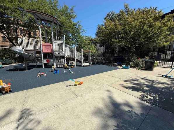 102 Ogden Avenue image 33 of 33