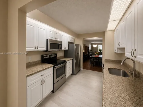 1600 SW 127th Way APT 101C, Pembroke Pines, FL 33027