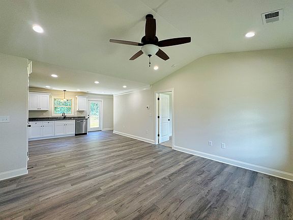 5th image of 107 Worthmore Dr