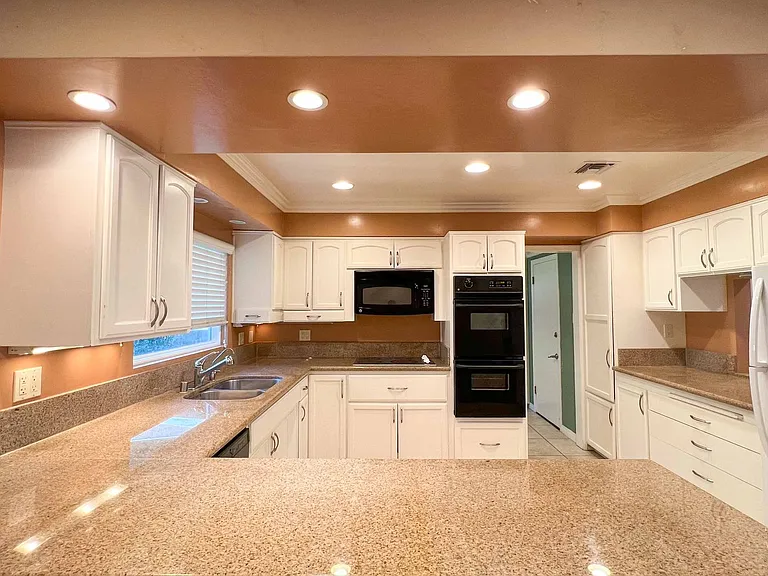 5635 Urban Dr — Photo 20