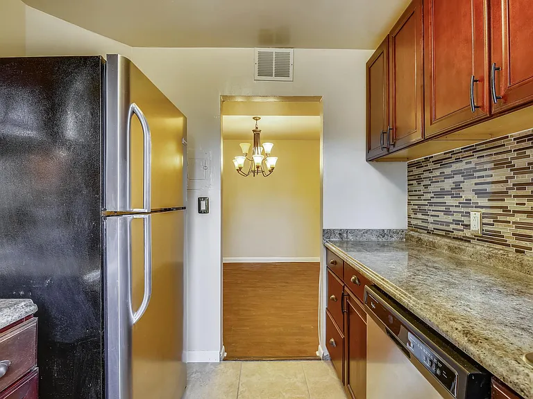 7611 Maple Ave #501 — Photo 7