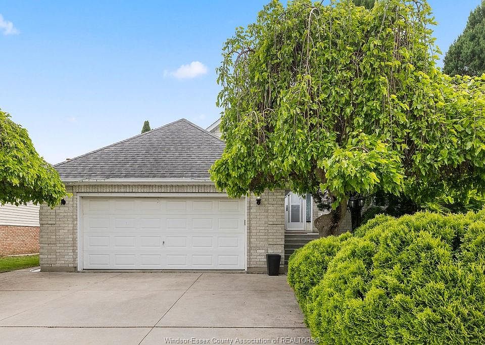 1st image of 4577 Hunt Club Cres