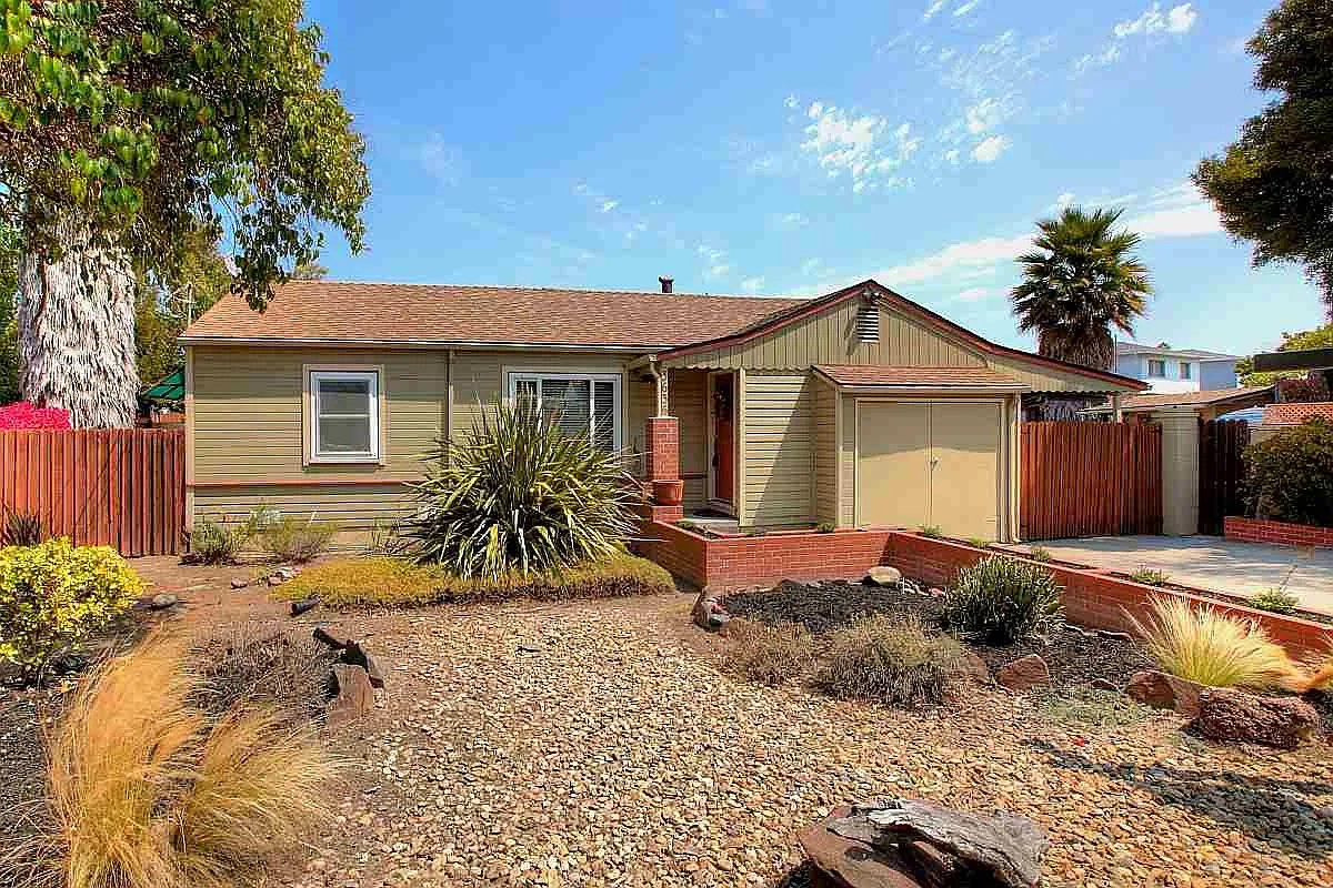 3636 Juniper St photo 1