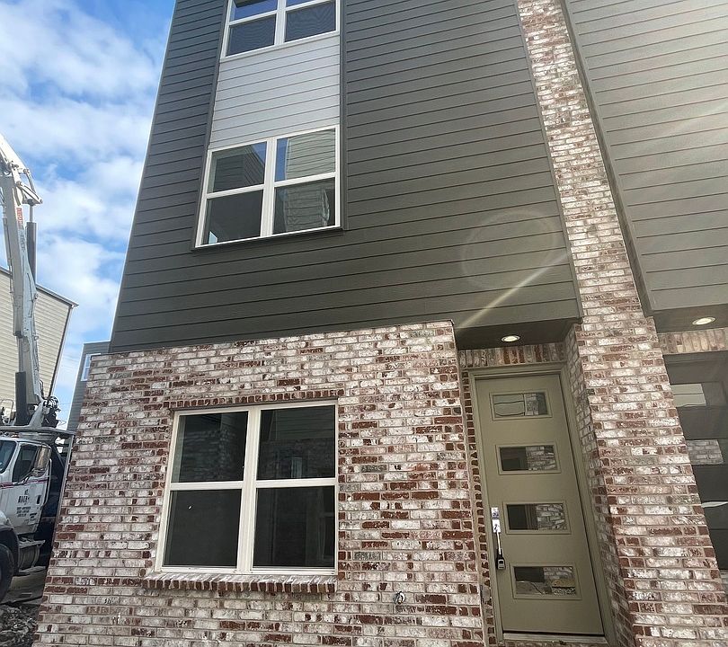 1st image of 210 W Poplar 103 #10
