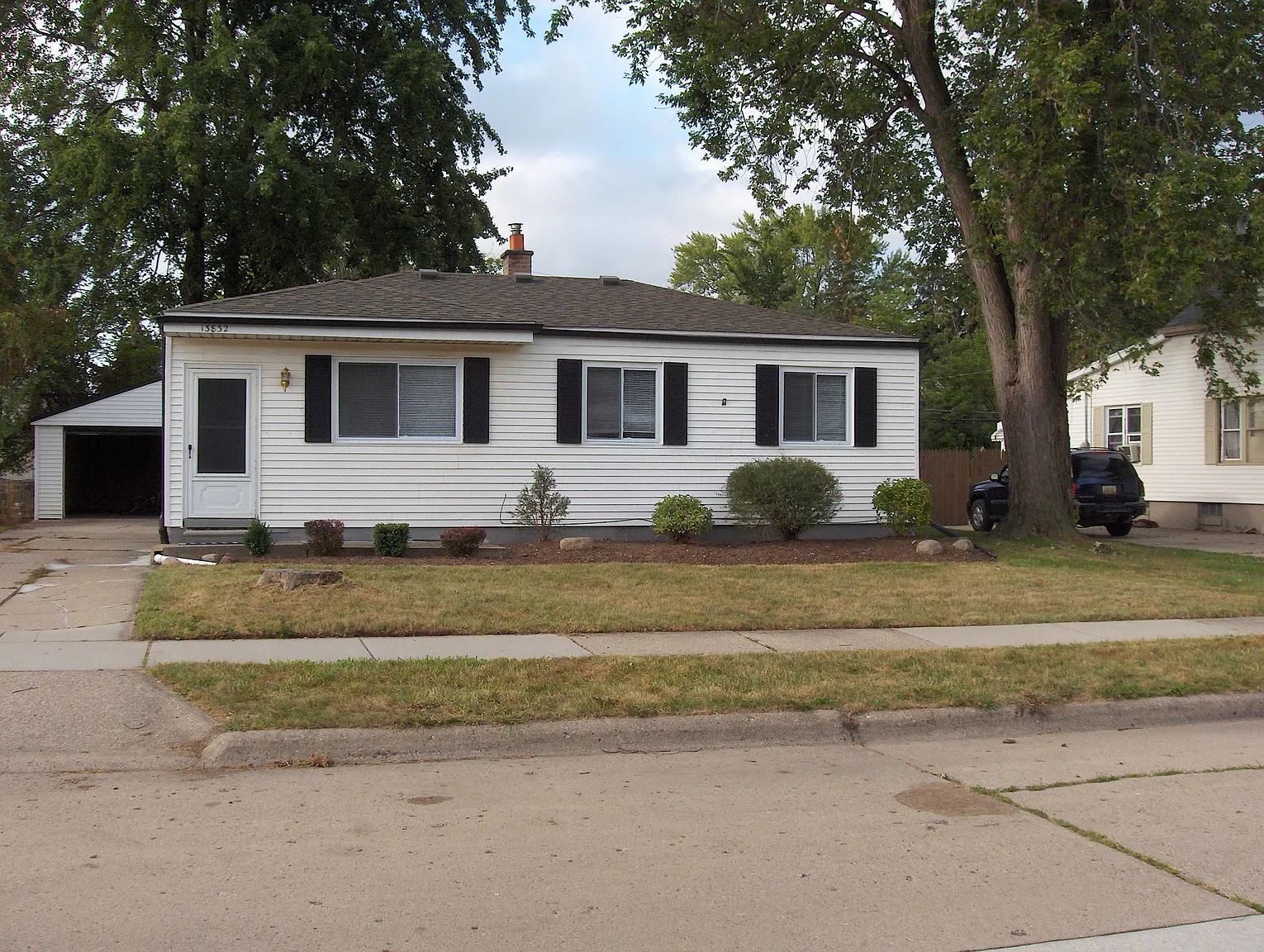 13832 Couwlier Ave photo 1