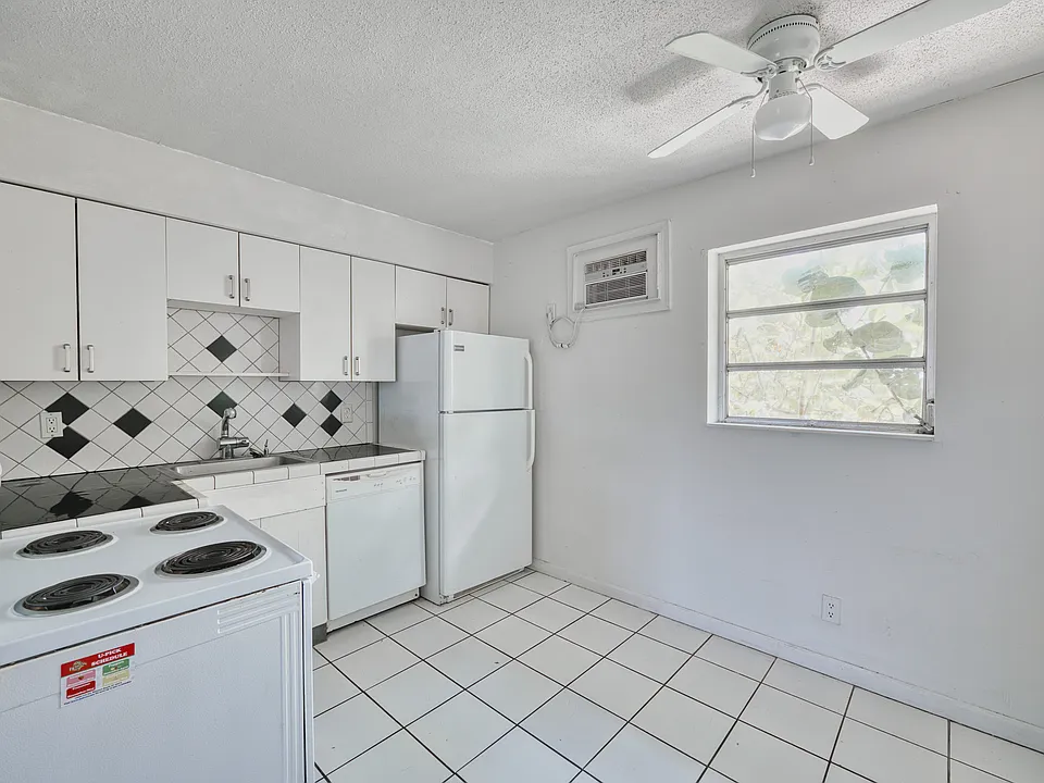 400 SE 31st St #5