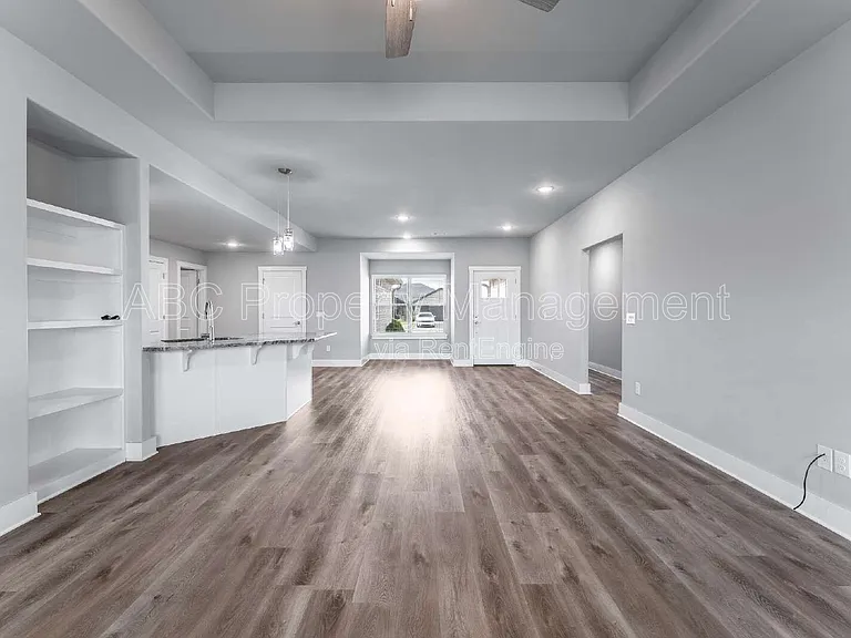 410 Citation St — Photo 8