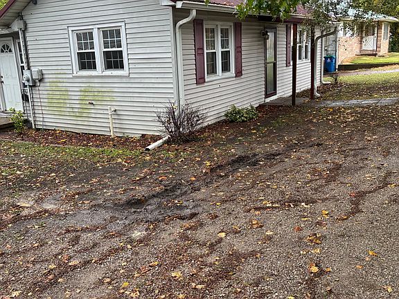2nd image of 923 Sycamore St