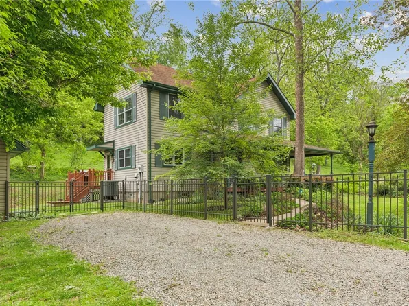 431 Scenic Dr W, Daisytown, PA 15427