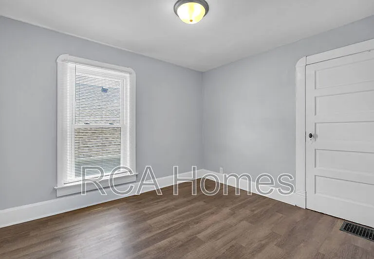 1011 E Raymond St — Photo 11