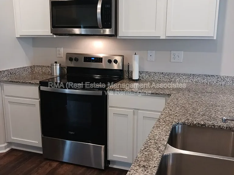 141 Catalpa Rd — Photo 5
