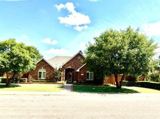 913 9th St, Idalou, TX 79329