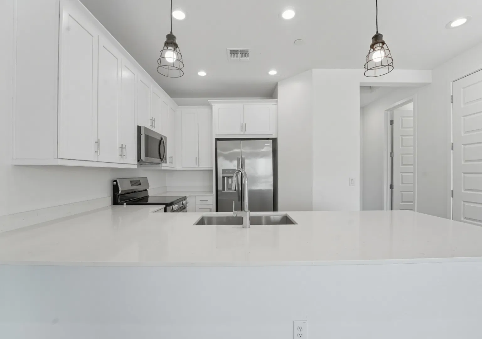 Like Brand New Luxurious Modern 3 Bedroom 2 Bath Townhome in Warner Meadow Rare Rental Opportunity! — Photo 1