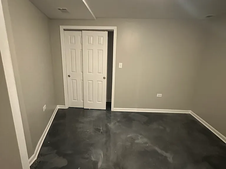 6124 S Champlain Ave #BASEMENT — Photo 12