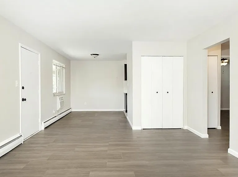 3330 Greenfield Rd #7 — Photo 2