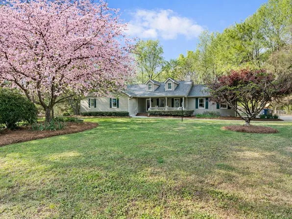 105 Decker Dr, Greenwood, SC 29646