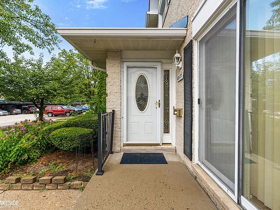 5th image of 8577 Hampshire Dr