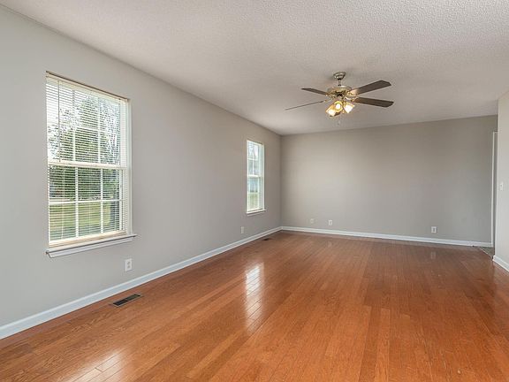 3rd image of 107 Appomattox Ct