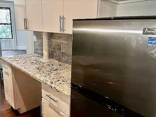 2nd image of 321 W 89th St APT 6