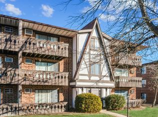 14 Crestview Ln UNIT 3, Vernon Hills, IL 60061