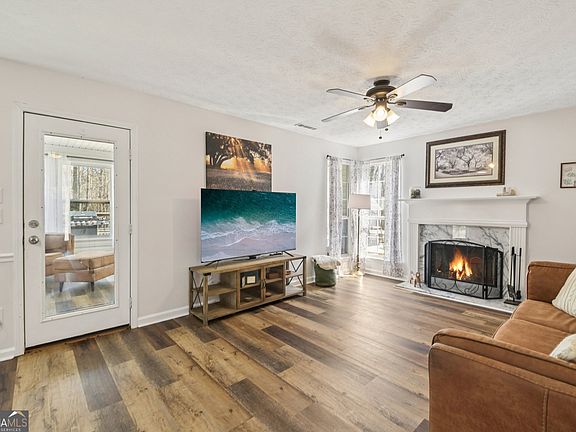 3rd image of 141 Stanfield Ct