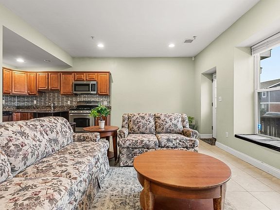 4th image of 910 Saratoga St APT 5