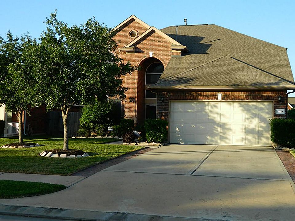 Front Elevation. Notice Matching Brick Driveway Extension.