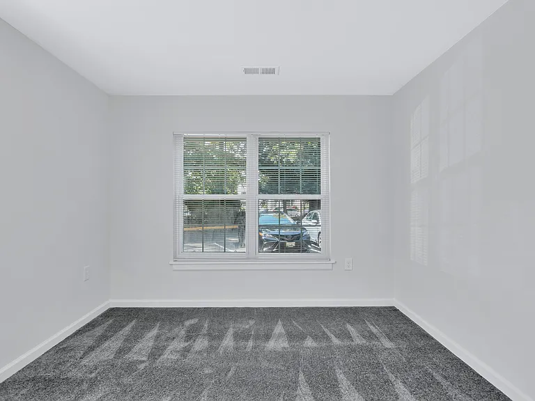 DRING'S REACH APARTMENTS — Photo 12