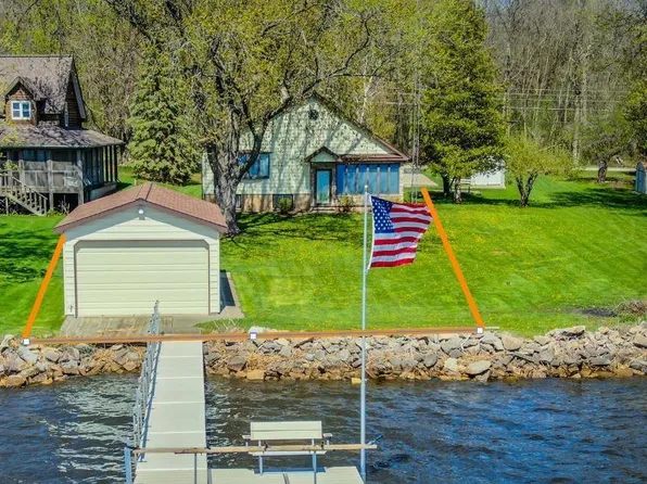 4605 Plummers Point Rd, Oshkosh, WI 54904