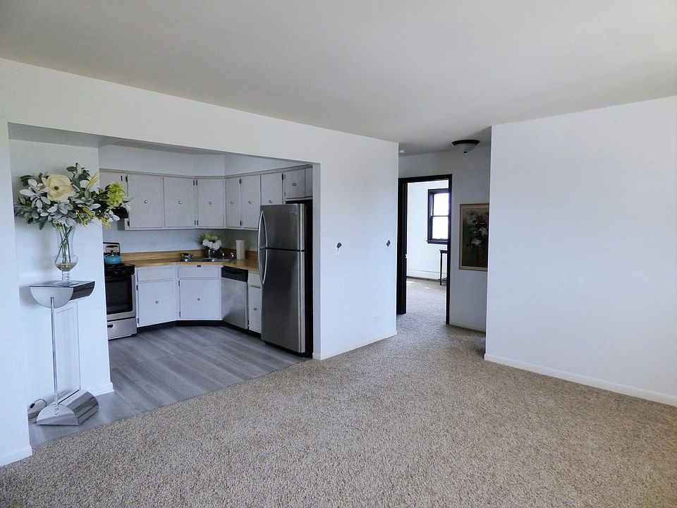 1st image of 205 Country Club Dr APT 3B