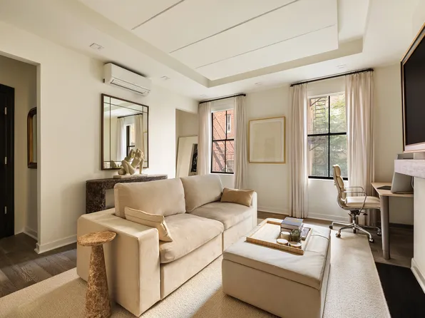 288 West 12th Street image 1 of 7