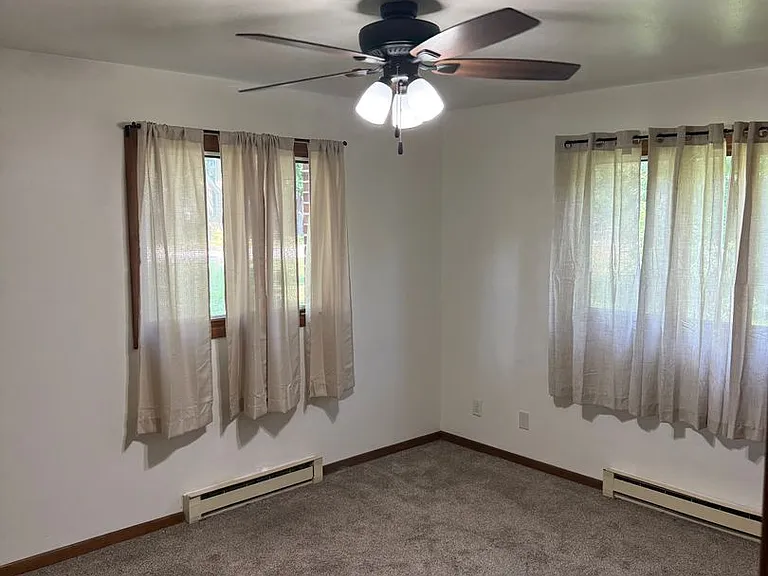 Immaculate Updated 2 Bedroom 1 bath — Photo 30