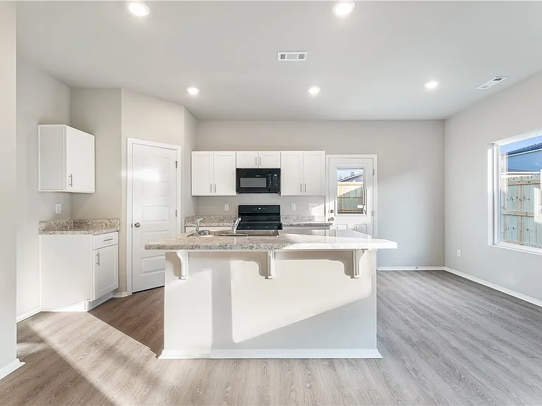 6812 SW Memphis Ave — Photo 6
