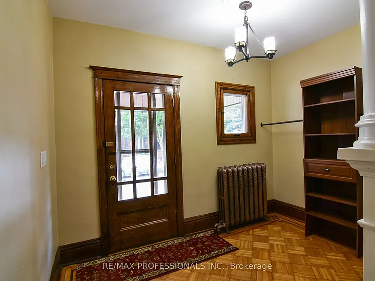 49 Spadina Ave — Photo 2