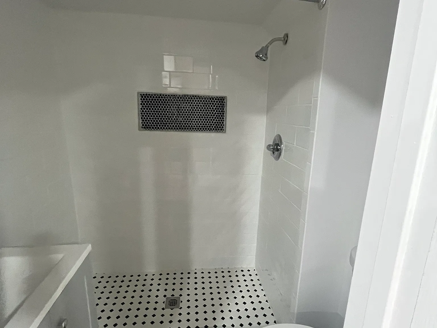 688 Nicholson St NE — Photo 2