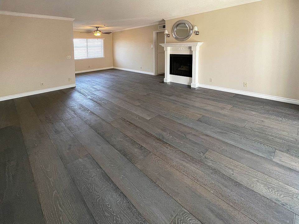 C206: 918 sq ft with BRAND NEW engineered hardwood flooring