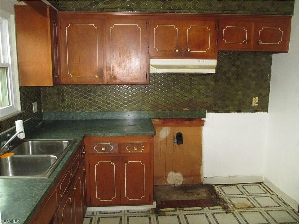 2nd image of 1300 E 276th St #1B