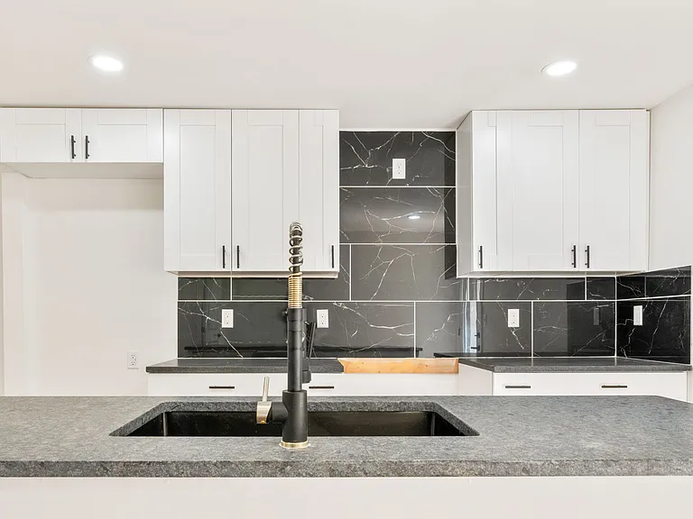 149 Edwards St NW — Photo 12