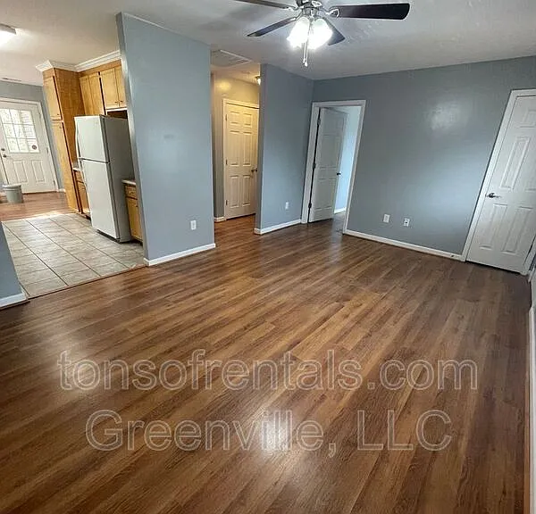 305 Scott St — Photo 8