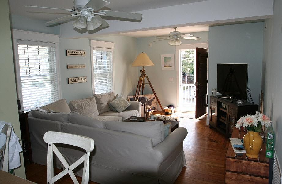 2nd image of 54 Dixon St
