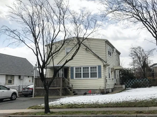 109 Arnot St, Lodi, NJ 07644