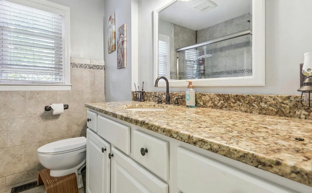 3 bed, 1075 sqft, $2,900 — Photo 2